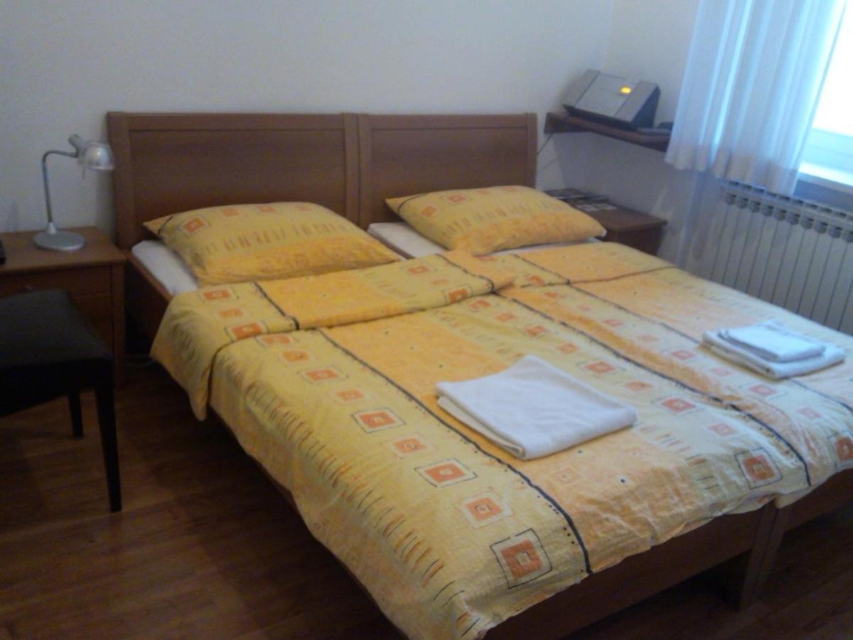 Angela Classic Rooms & Apartments ซาเกร็บ ภายนอก รูปภาพ