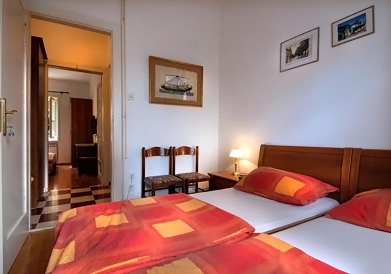 Angela Classic Rooms & Apartments ซาเกร็บ ภายนอก รูปภาพ