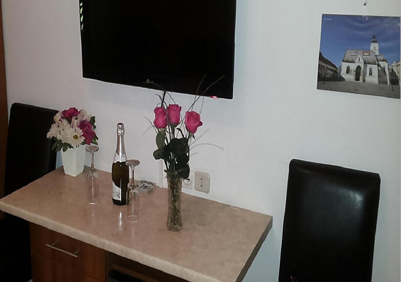 Angela Classic Rooms & Apartments ซาเกร็บ ภายนอก รูปภาพ