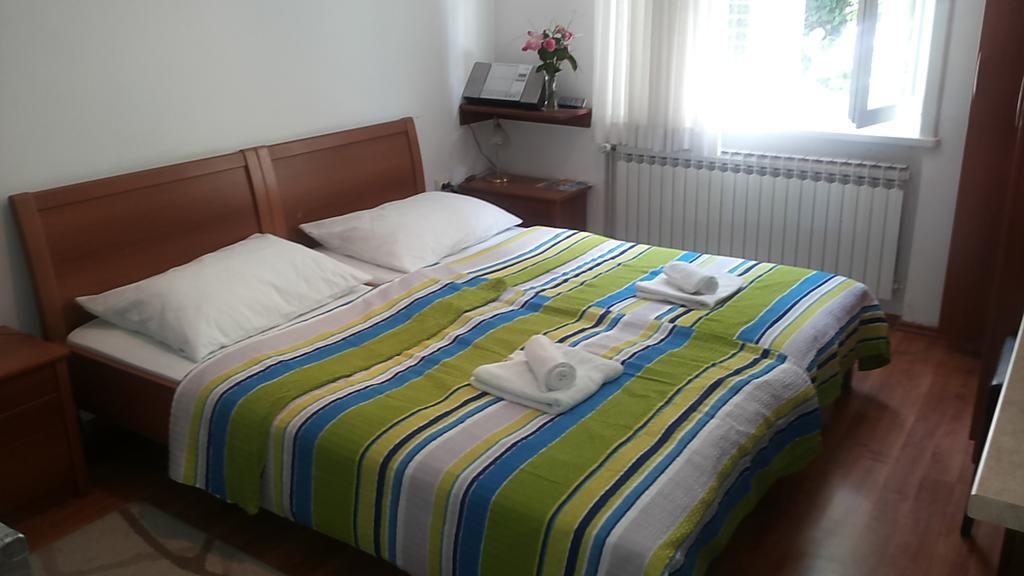 Angela Classic Rooms & Apartments ซาเกร็บ ภายนอก รูปภาพ